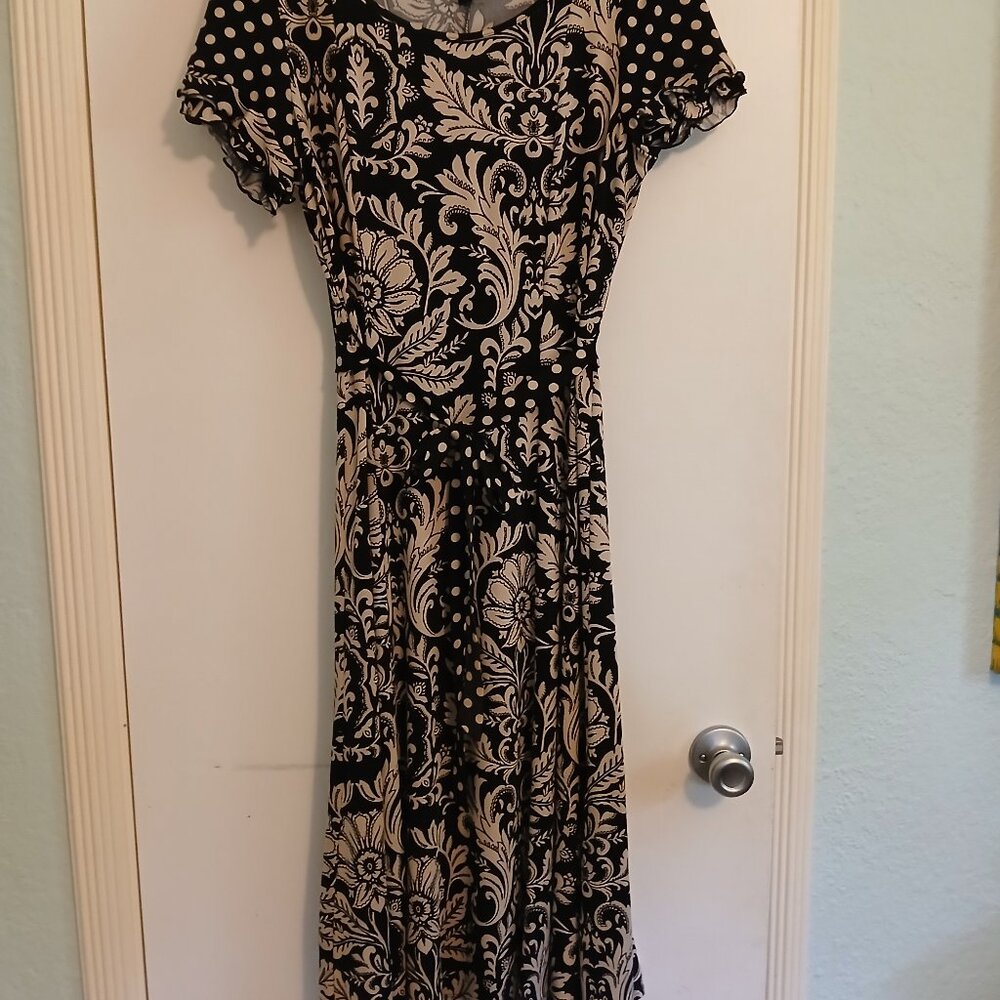 Perceptions Maxi Dress Size Medium Black Cream Floral Scroll Print